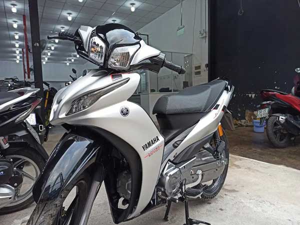 Xe máy Yamaha Jupiter (1,55 lít xăng/ 100km)